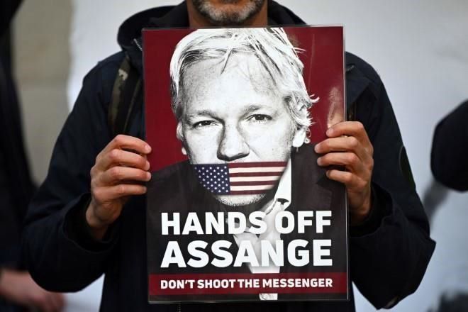 Autoriza juez de RU extradición a EU de Julian Assange