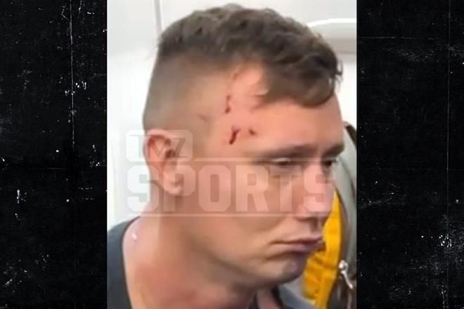 Golpea Mike Tyson a joven en un avión (VIDEO)