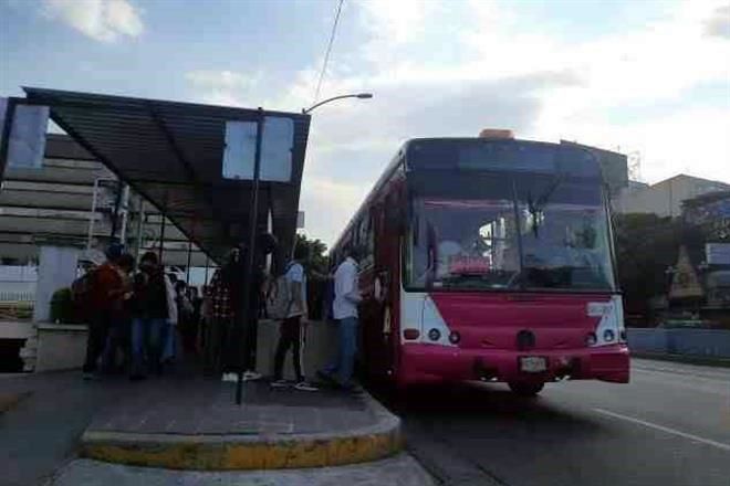 Agoniza transporte Atenea