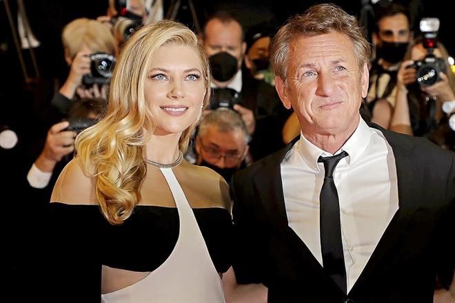 Vuelve Sean Penn a la soltería