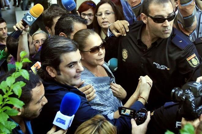 Absuelven a Isabel Pantoja; se libra de volver a la cárcel