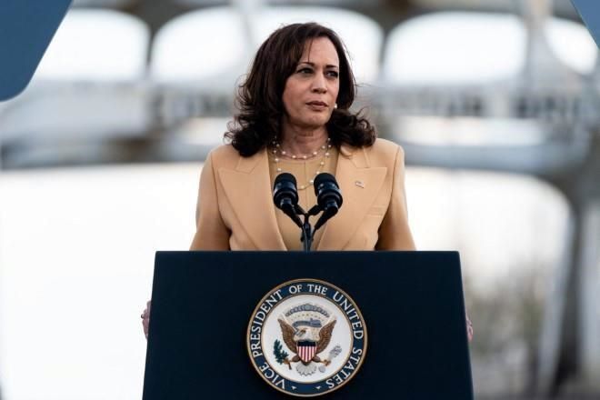 Da Kamala Harris positivo a Covid