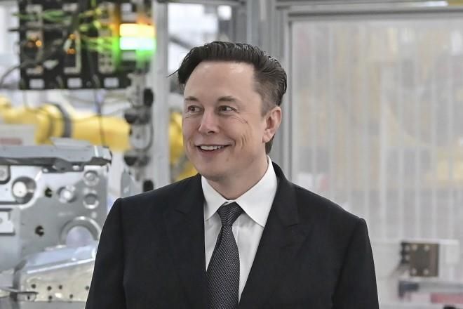 Planea Musk rebajar costos en Twitter y monetizar tuits