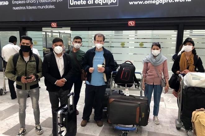 Les prohíben tocar música en Afganistán; huyen a México