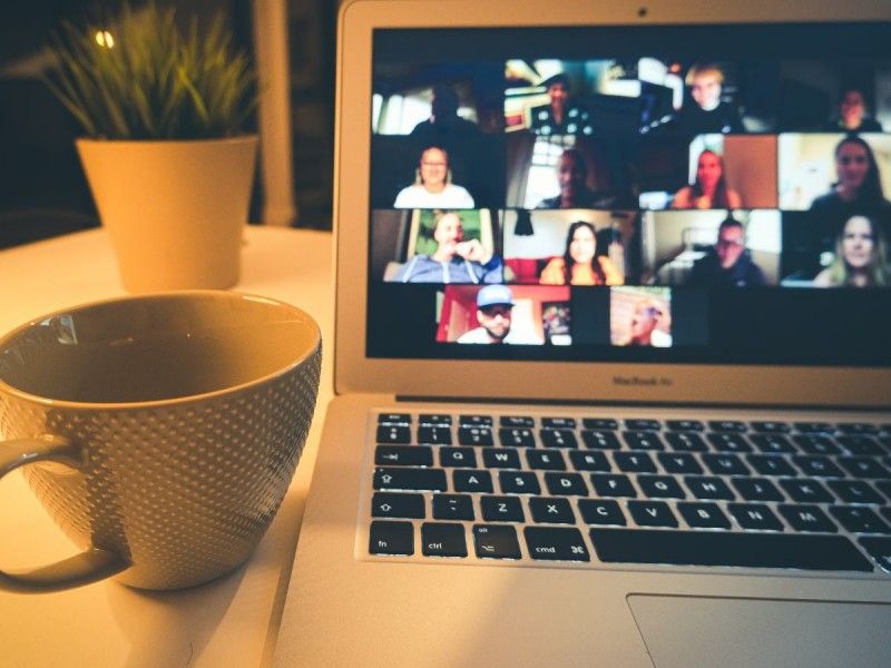 Apps de videoconferencias pueden escuchar cuando el micrófono está apagado