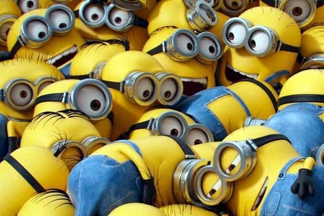 Luis García y Martinoli combaten a los Minions