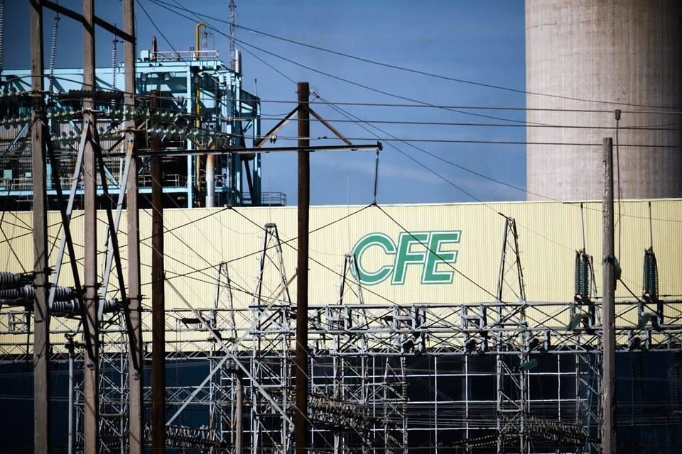 Acorralan a empresas para regresar con la CFE