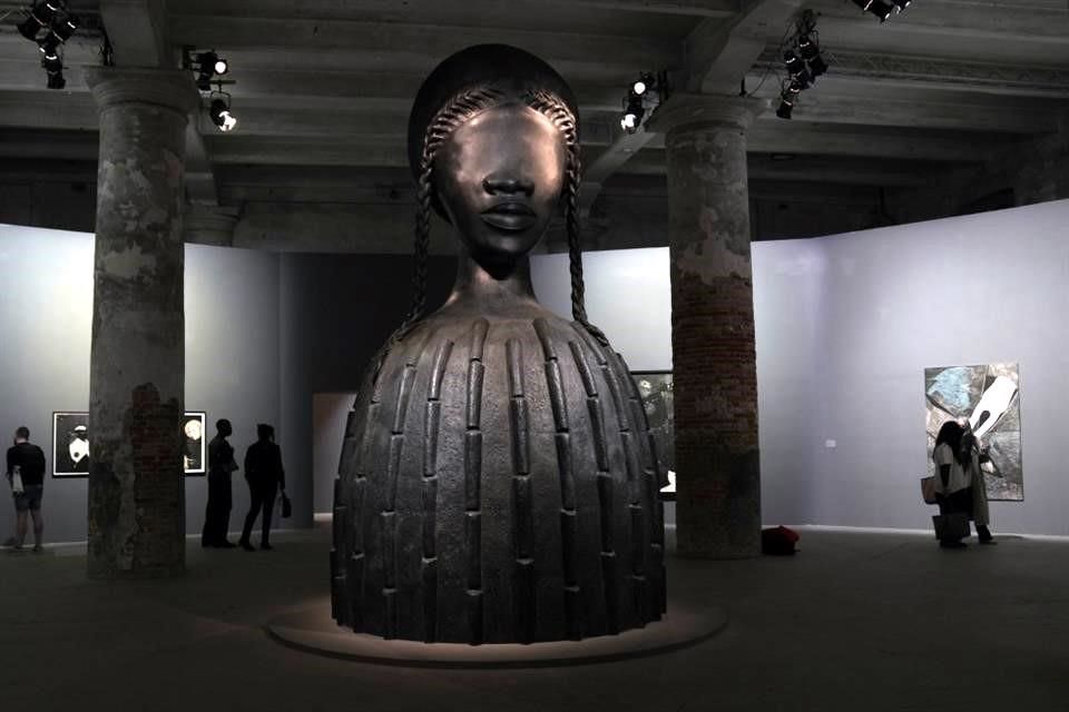 ‘Esculpe’ Simone Leigh la diáspora africana