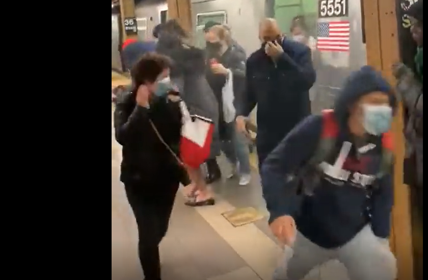 EU: Varios heridos por disparos en estación del metro de Nueva York; investigan si hay mexicanos | Video
