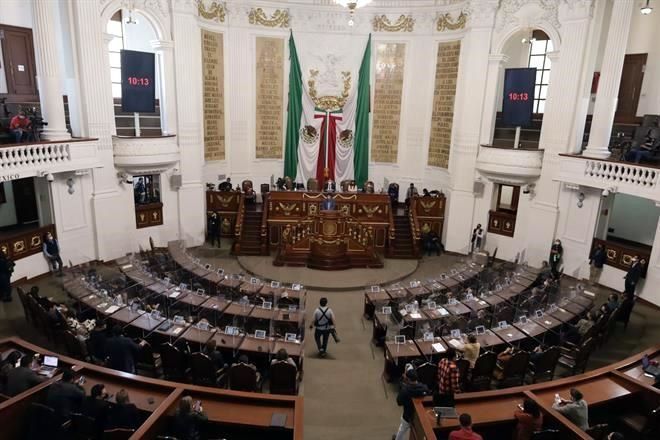 Se ausenta de sesión el 30% de diputados