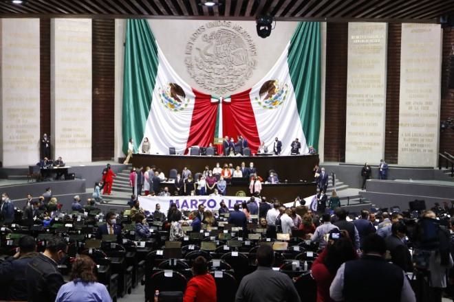 Avanza reforma eléctrica pero posponen votación