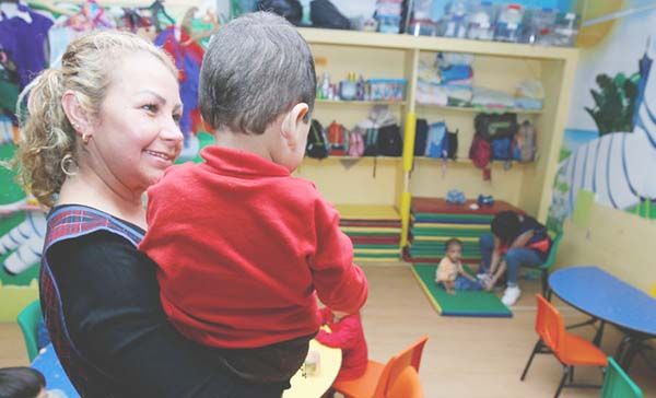 Administran mamás apoyos de escuelas