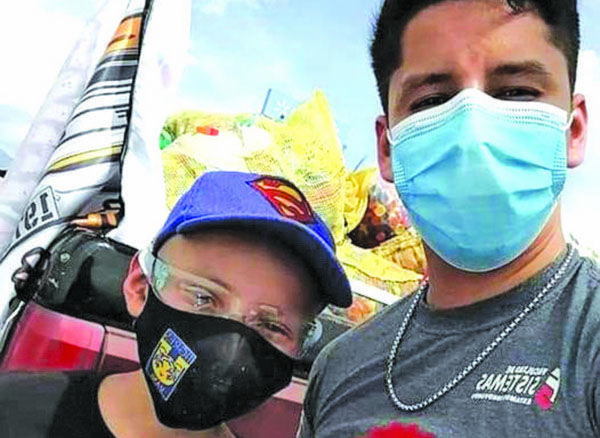 Juntan tapitas para apoyar a Gustavito