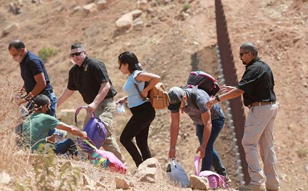 EU lidia con sistema migratorio «roto», dice Mayorkas
