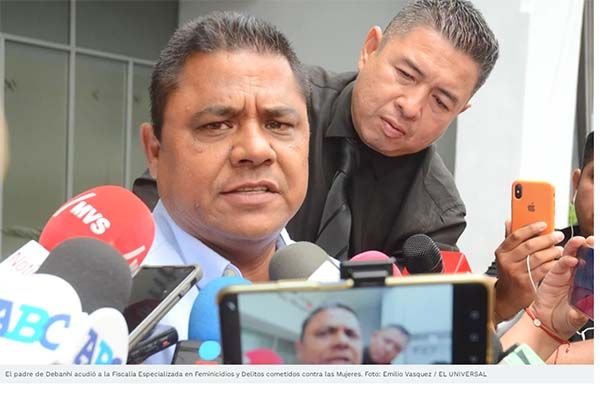 Padre de Debanhi dice que en los videos no se ve a su hija caer a cisterna