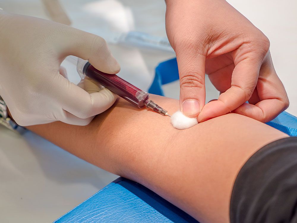 Con muestras de sangre, descubren por qué hay pacientes de cáncer resistentes a la radioterapia