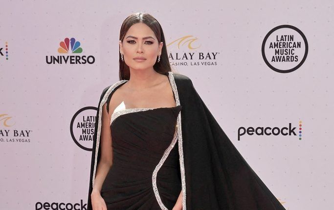 Derroche de glamour en la alfombra roja de los Latin AMAs