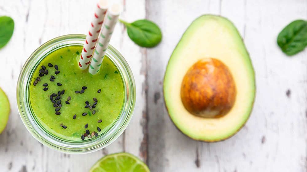 Prepara agua fresca con aguacate