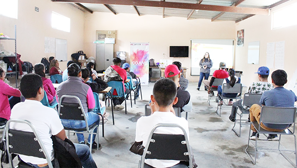 Llevan brigada juvenil a comunidades rurales