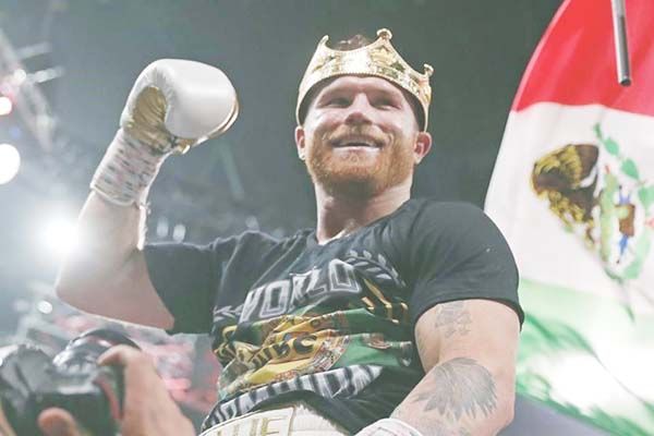 Llama gallina al ‘Canelo’ y responde con burla