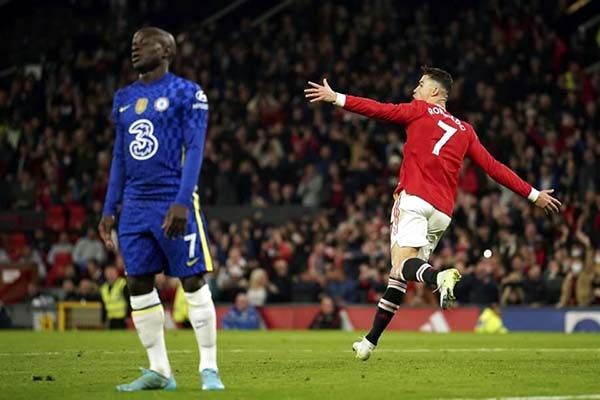 Rescata Cristiano empate para el United