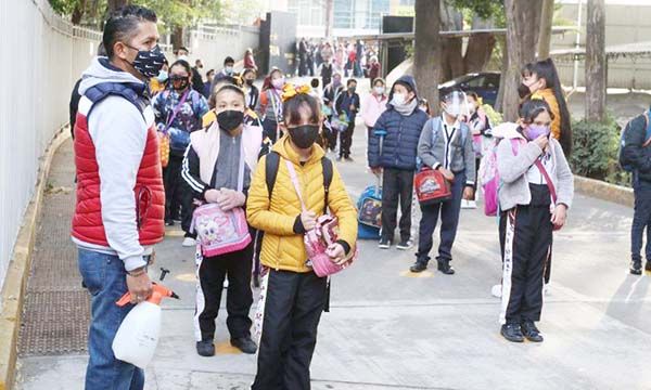 Este lunes regresan a clases más de 35 millones de estudiantes