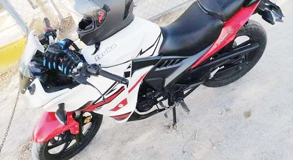 Lo cita para comprar moto pero se la roba