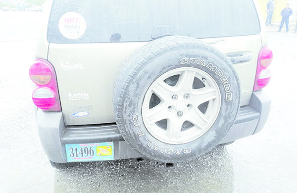 Choca carro y camioneta