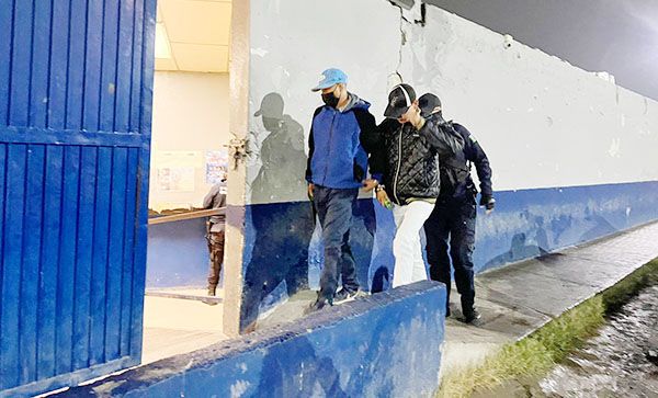 Acaban encerrados por rondar de madrugada