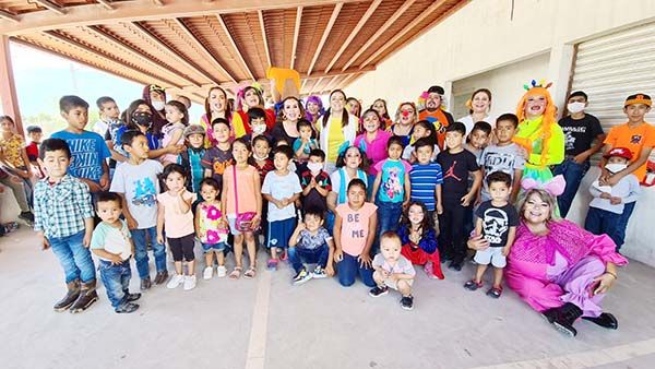 Festeja DIF a niños en ejidos