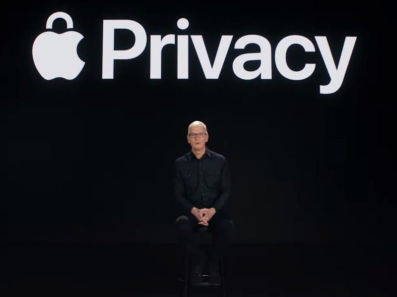 Tim Cook defiende la privacidad en dispositivos de Apple