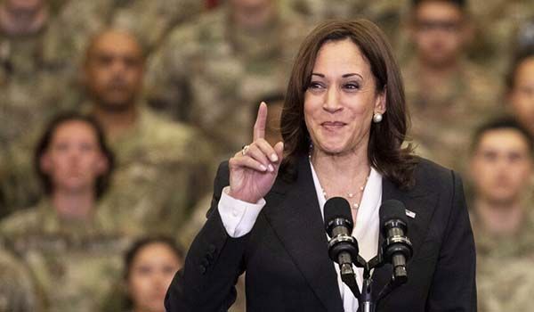 Vicepresidenta de EU da positivo a Covid