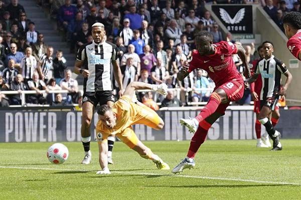 Gana Liverpool con gol de Keita