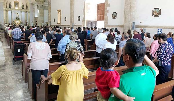 Llama párroco a tener fe en la misericordia divina