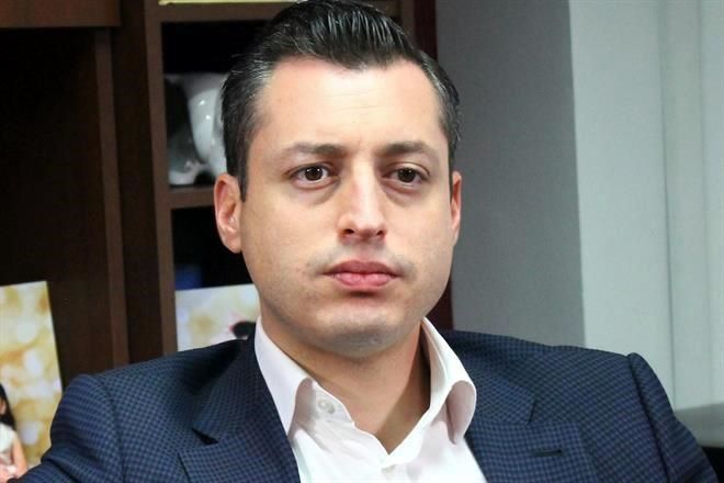 Tumba Colosio contrato ‘amigo’