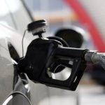 Caen precios de gasolina en EU por debajo de los 4 dólares