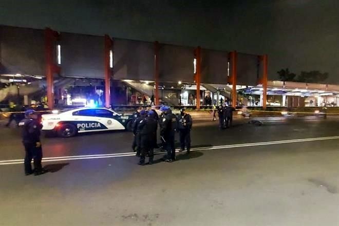 Arrollan jóvenes a 4 policías en Tlalpan; muere uno