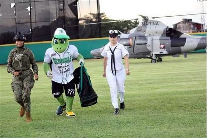 AMLO ‘poncha’ a Marina; reprueba uso de aeronave en beis