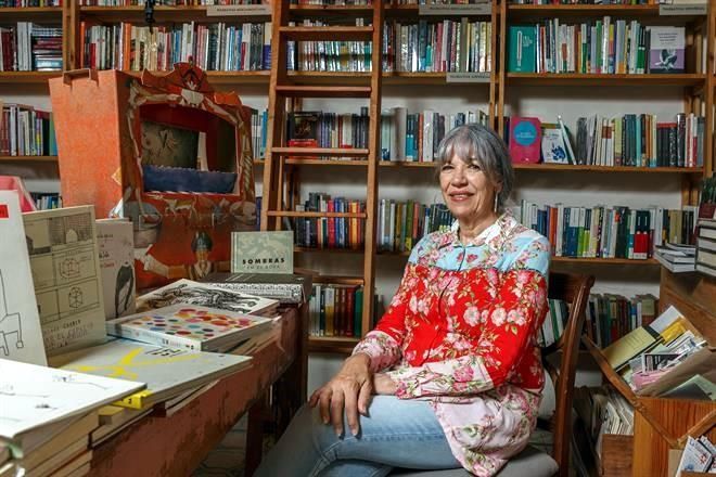 Peggy Espinosa y los libros de Petra Ediciones