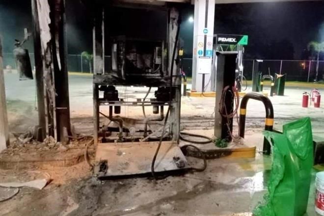 Atacan gasolinera en Zitácuaro y causan incendio
