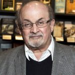 Irán niega relación con ataque a Rushdie, pero lo justifica