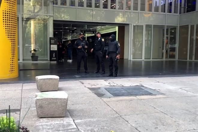 Revisan call center en Reforma por extorsión con apps