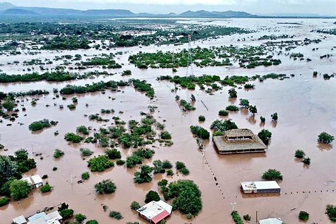 Colapsan carreteras de Sonora por fuertes lluvias