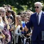 Condonará Biden 10 mil dólares de deuda a estudiantes