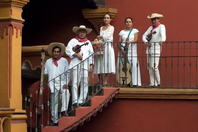 Honran Los Salmerón tradición musical calentana