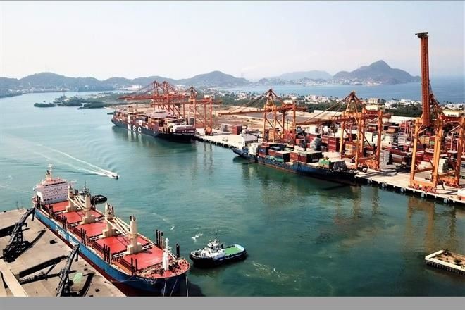 Exportaciones rompen racha alcista y caen 0.26% en julio