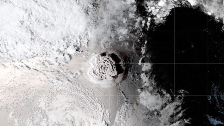 La erupción en Tonga lanzó a la atmósfera terrestre suficiente agua para llenar 58.000 piscinas olímpicas, según la NASA