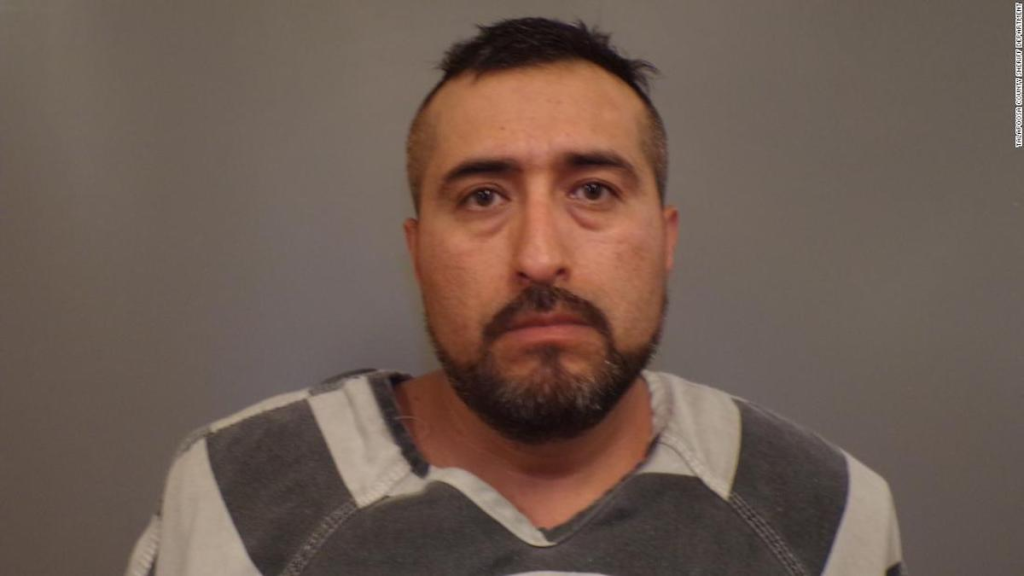 La fuga de una niña secuestrada lleva a los investigadores a encontrar 2 cuerpos descompuestos, dicen funcionarios de Alabama