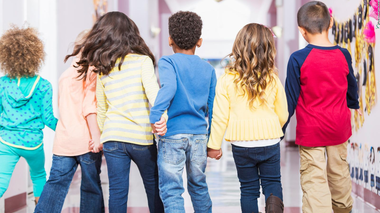 ¿Debes preocuparte por que tu hijo contraiga viruela del mono ahora que las clases están de regreso?