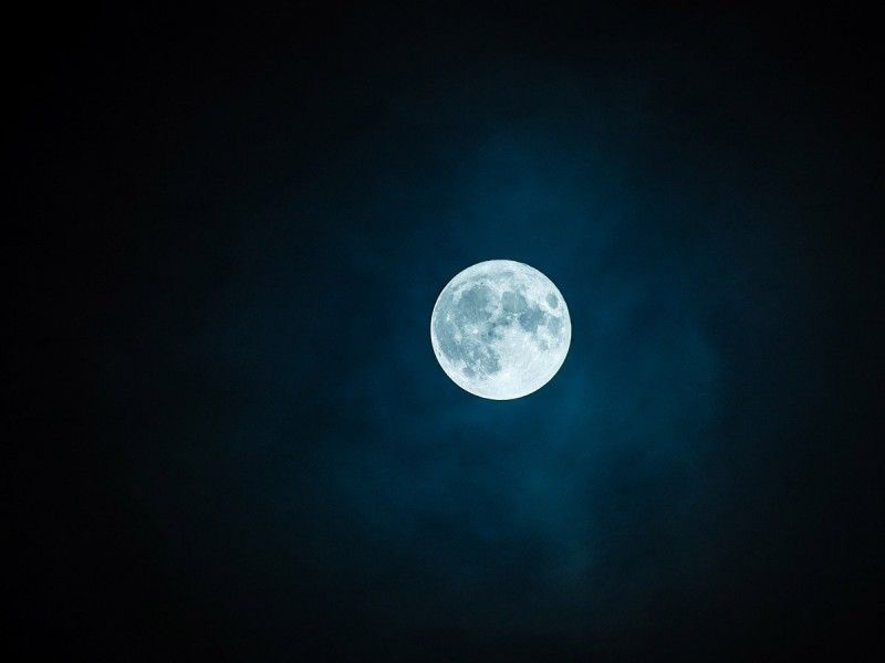 Hallan pozos y cuevas en la Luna térmicamente estables
